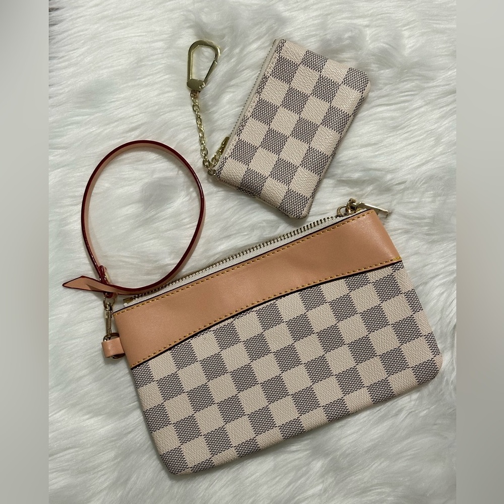 Checkered Wristlet & Key Chain Coin/Card/Cash Holder.